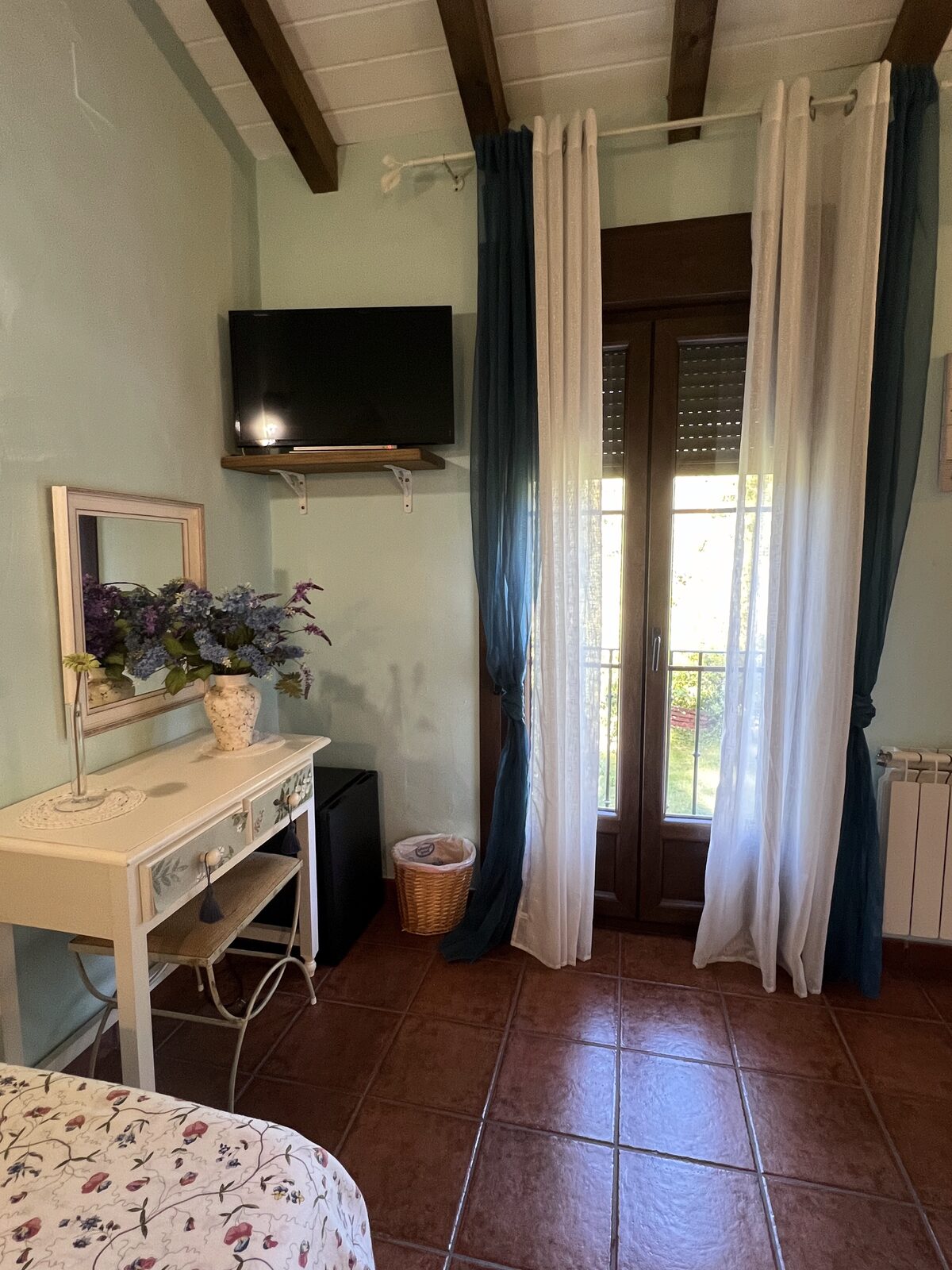 Habitación Castaño · Balcón al jardín