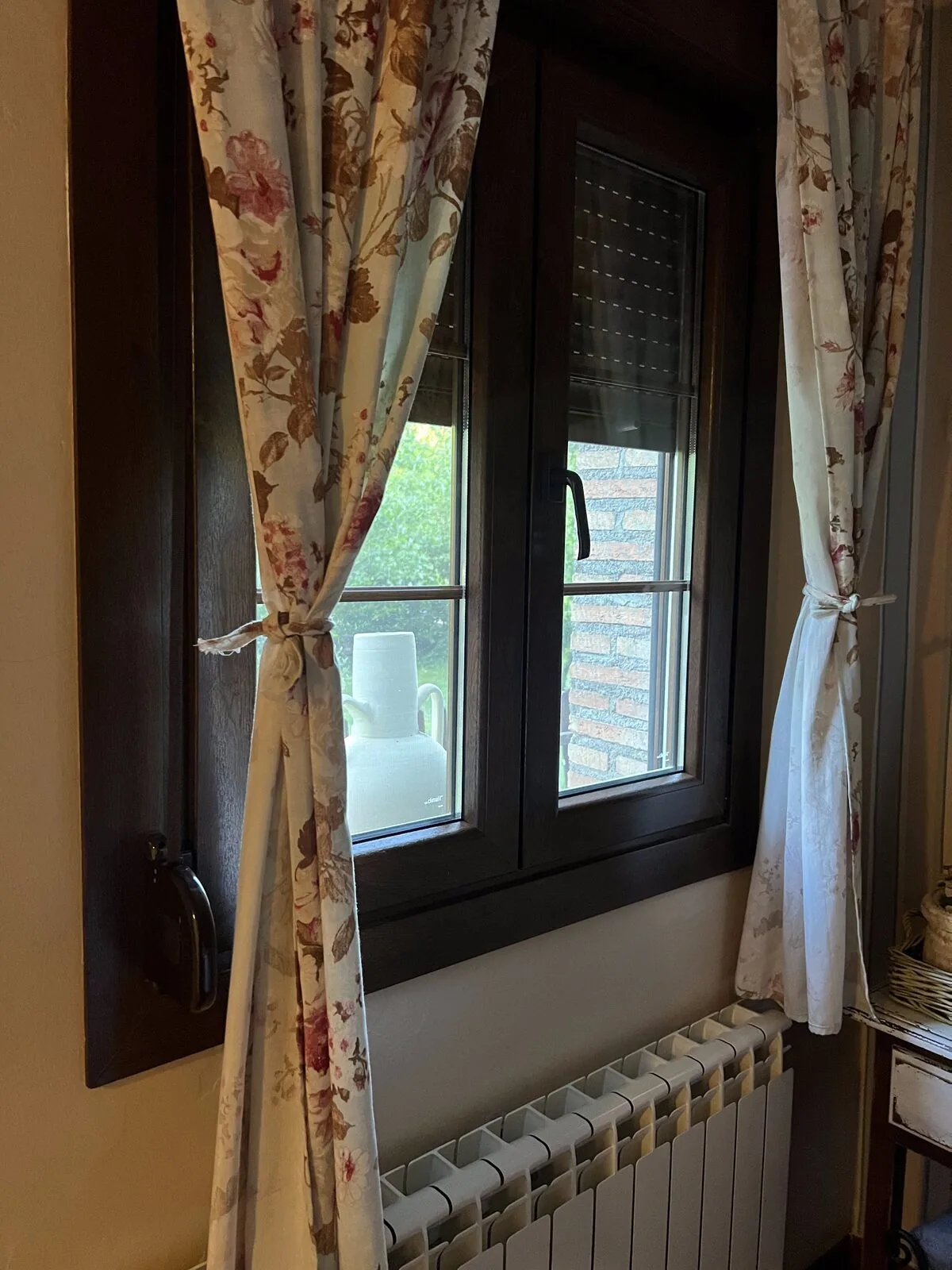 Habitación Aliso · Ventana y luz natural